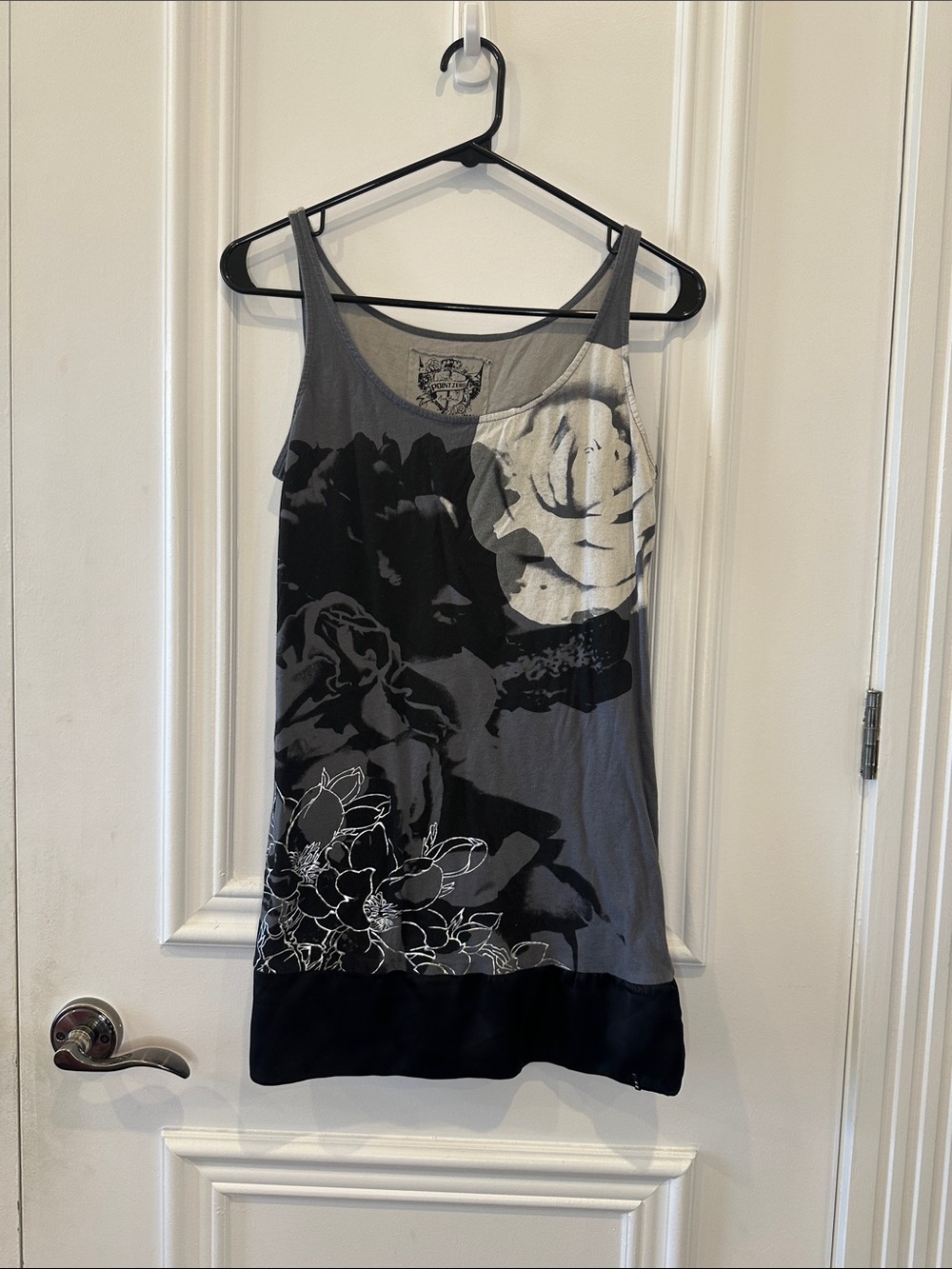 Point Zero Gray and Black Floral Tank Top